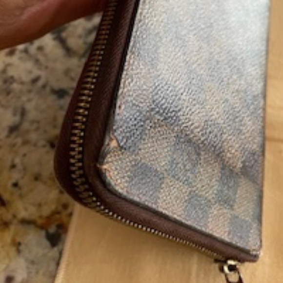AUTHENTIC Louis Vuitton Zippy Organizer Damier Wallet with dust bag and box - Picture 8 of 13